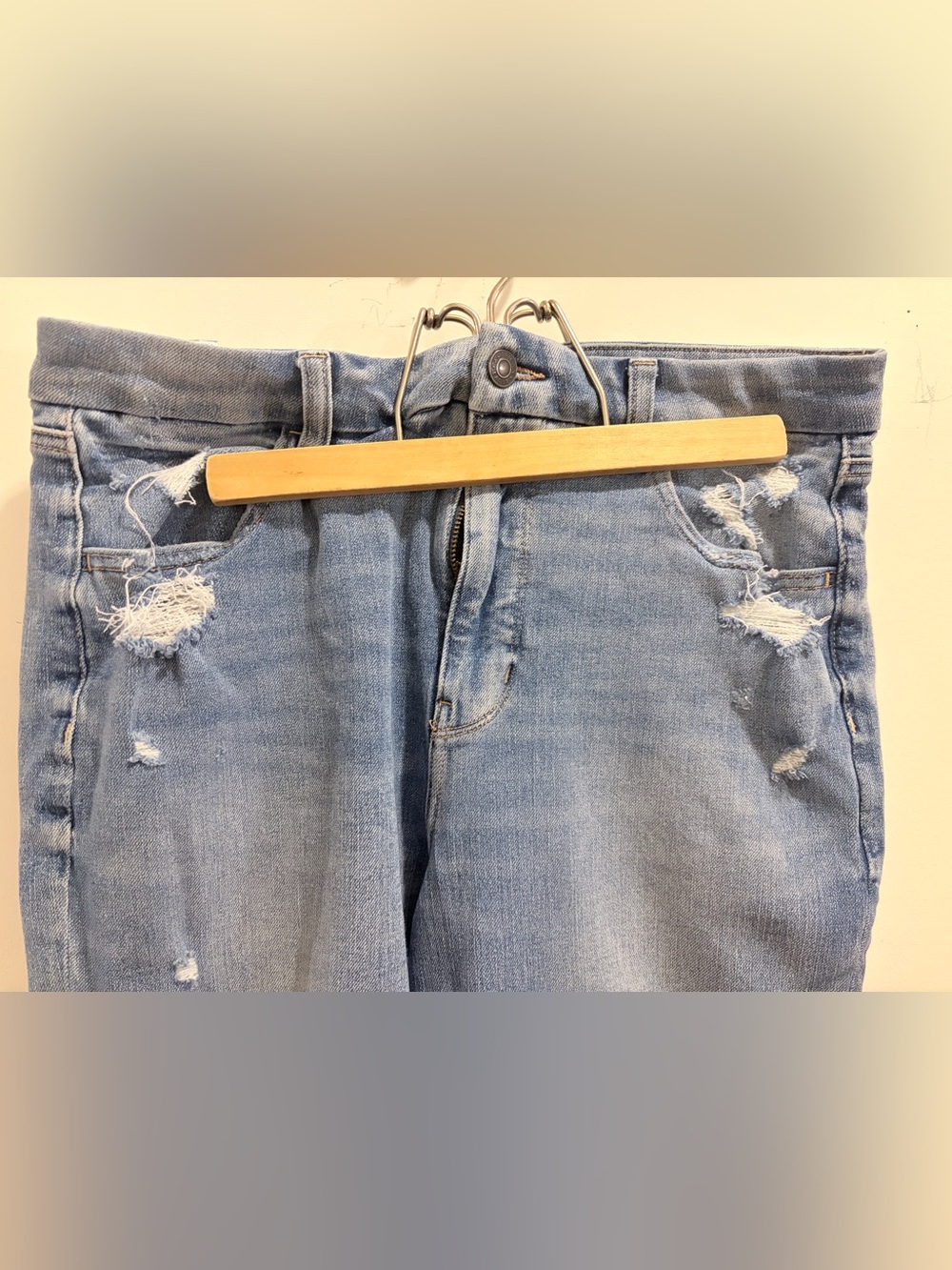 American Eagle Outfitters Light Wash Distressed Skinny Jeans - Picture 4 of 12